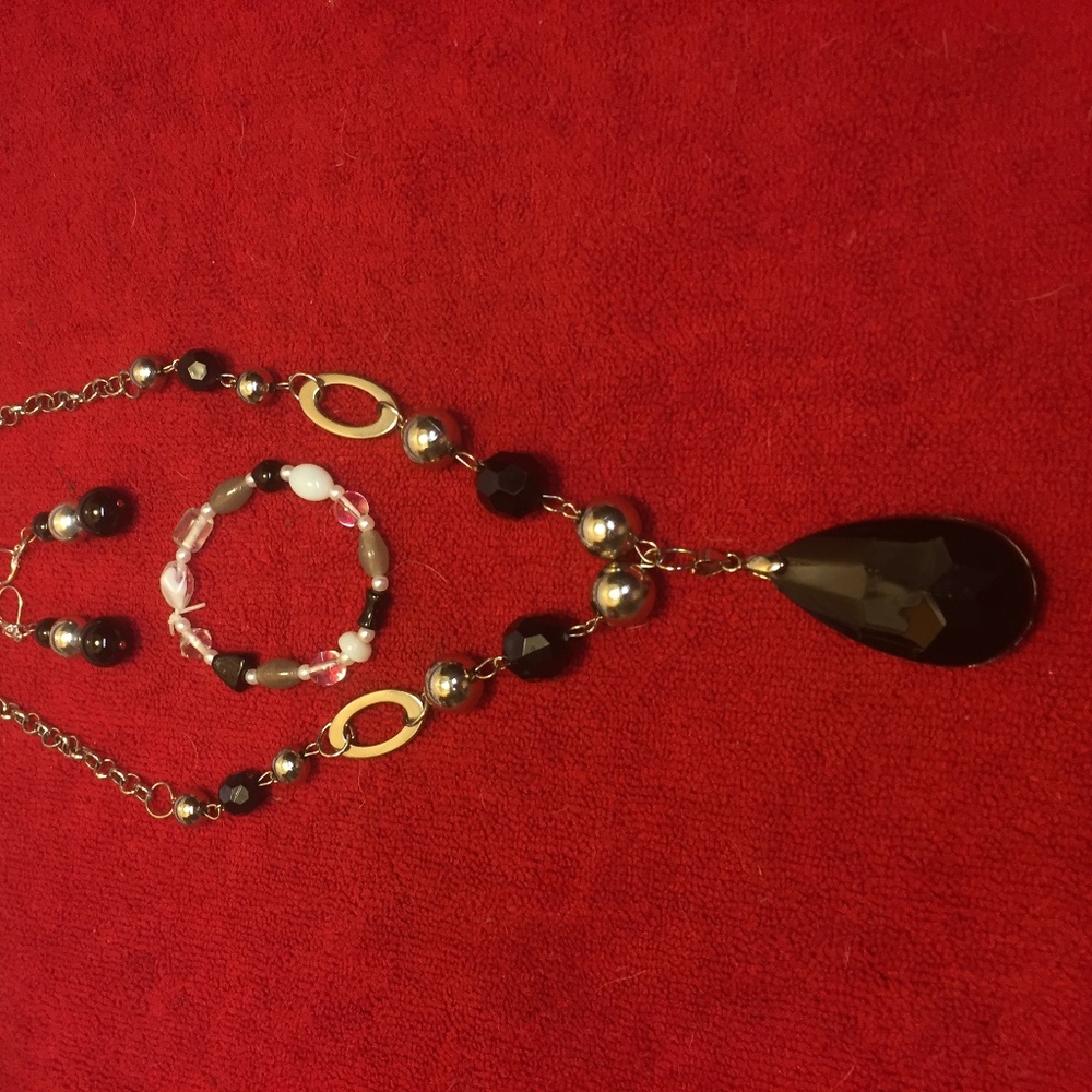 Black and Silver Hand designed Necklace set.